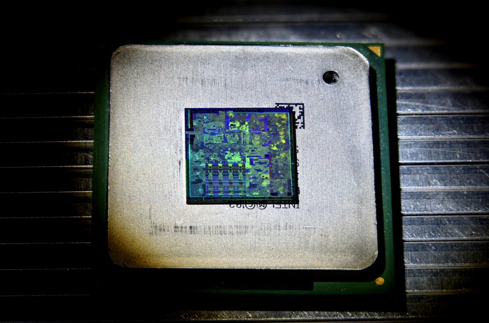 Nvidia G84 (GeForce 8600) die shot
