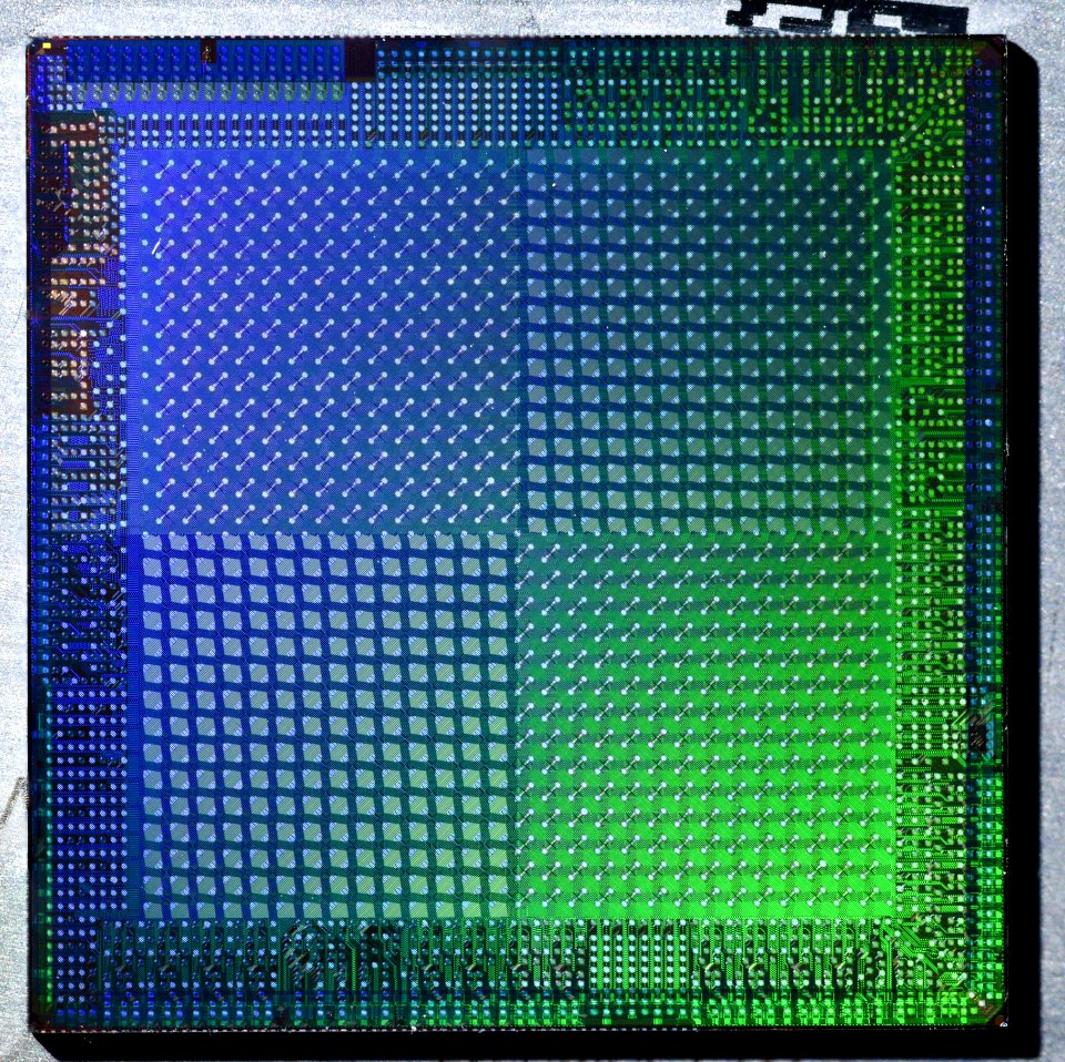 ATi R580+ top metal die shot