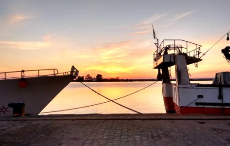Ocaso en el puerto de #Huelva #España #port #documentary #documentaryphotography #explore #discover #sunset #ship #visualsoflife photo