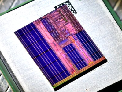 HP PA-8700 die shot - top metal