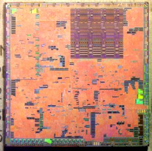 Nvidia G84 (GeForce 8600) die shot (stitched)