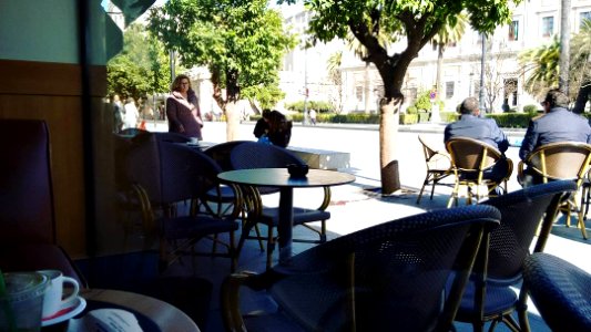 Hermosa media mañana en #starbucks y con la catedral en frente :) #España #visualsoflife #documentary #documentaryphotography #morning #sun #people #peoplescreatives photo