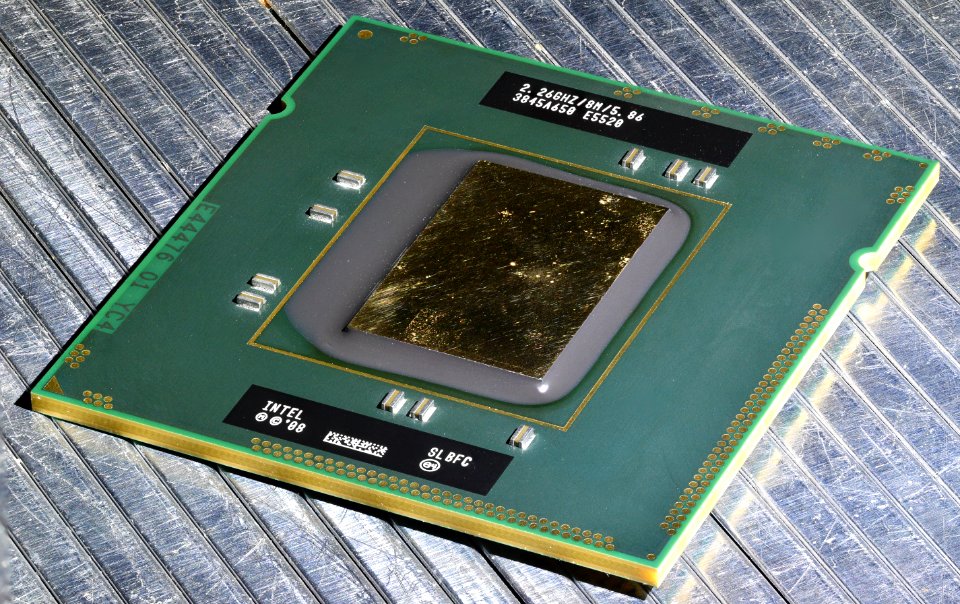 Intel Xeon E5520 (Bloomfield / Gainestown)