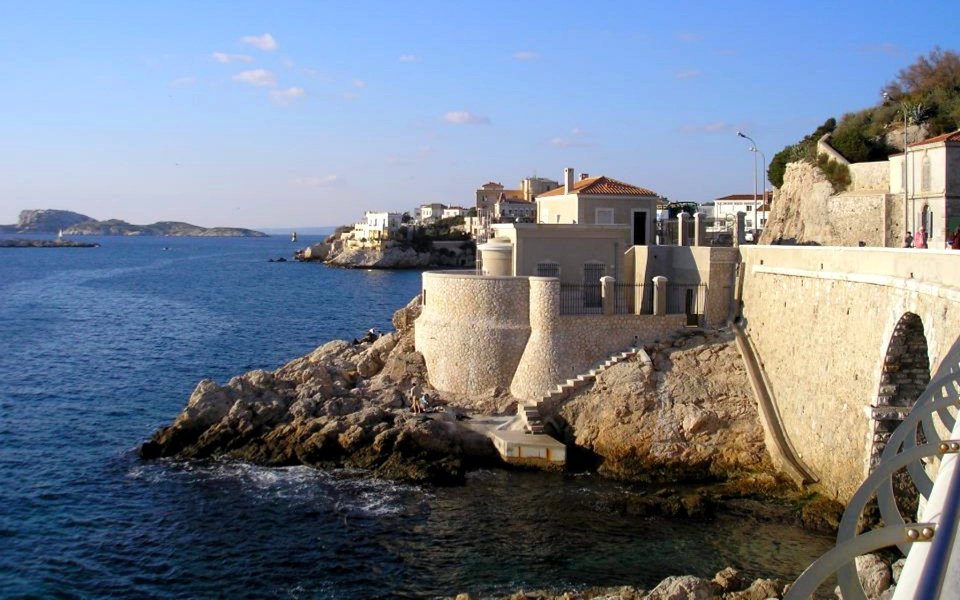 Le Maregraphe Sur La Corniche