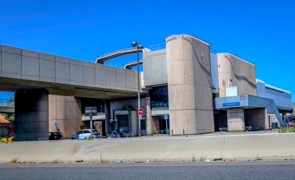 Métro Bougainville