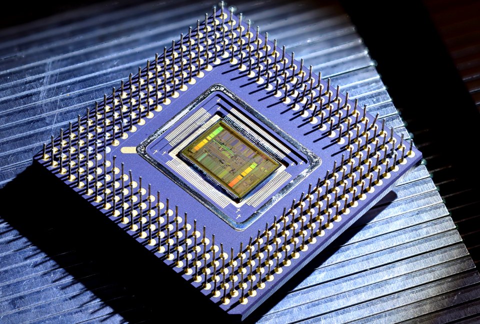 DEC Alpha 21066-AA CPU die shot