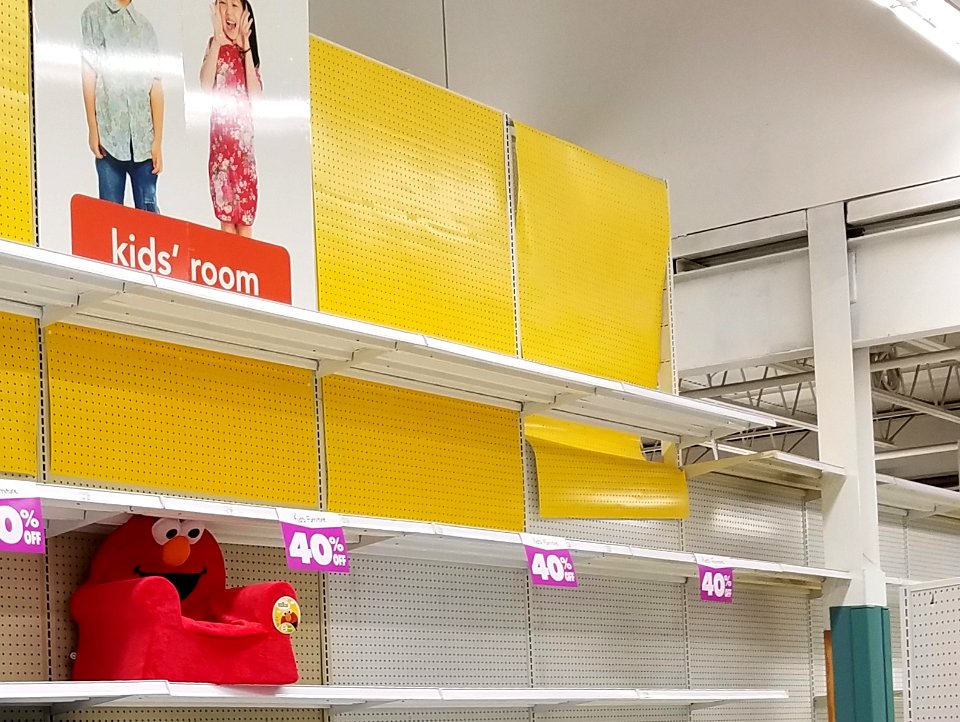 Toys "R" Us going out of business