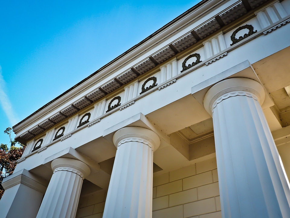 Facade building columnar