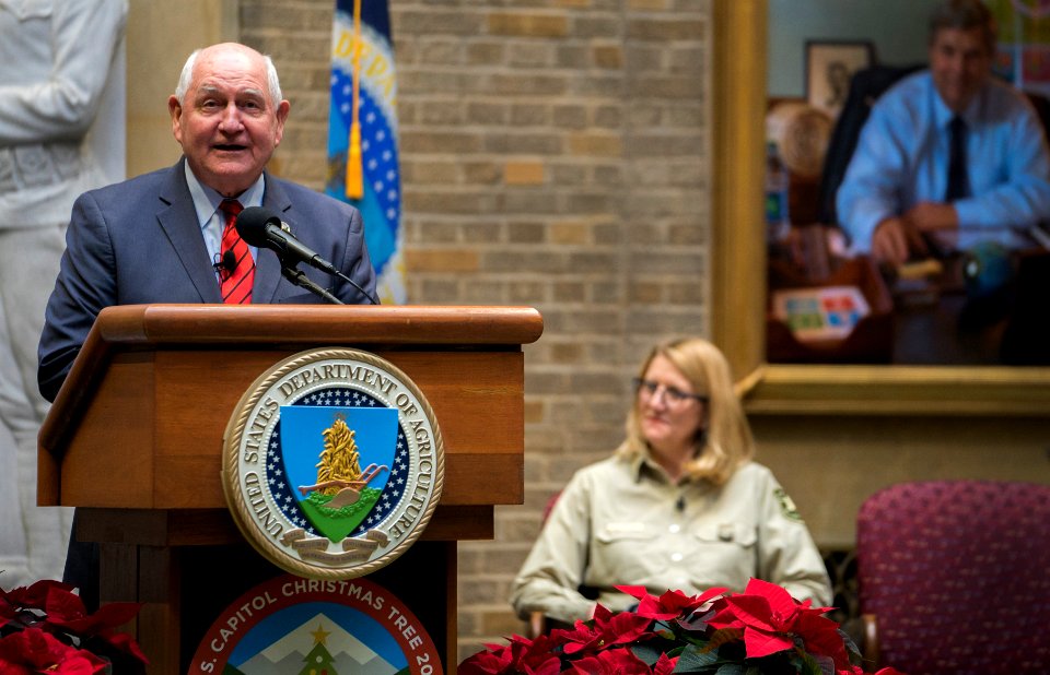 20181204-FS-SecPerdueCapXmas-TEF-006