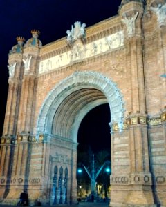 Arco del Triunfo de Barcelona. Diseñado como entrada principal a la exposición universal en 1888. #Barcelona #España #arco #documentary #documentaryphotography #Architecture