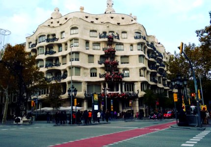 Casa Milà, "La Pedrera" (Cantera en catalán)por #Gaudi en la Passaig de Gràcia en #Barcelona  #casamila #gaudi #architecture #documentaryphotography #streetphotography