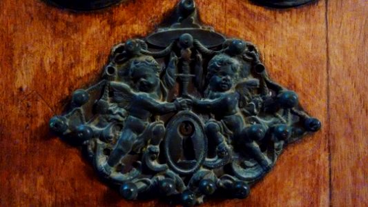 Cerradura del Arzobispado de #Sevilla en la Plaza Virgen de los Reyes @España #architecture #documentary #documentaryphotography #visualsoflife #lock #wood photo