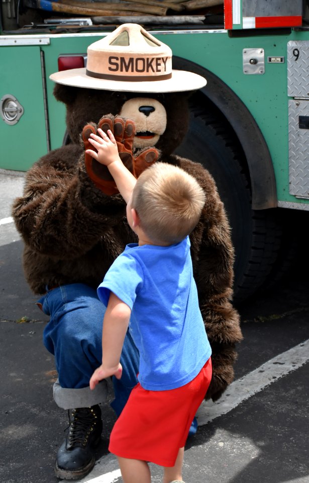 smokey-bear-75th-birthday-celebration-at-the-city-of-williams-visitors-center-2019 48506125177 o