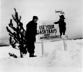 19571112-FS-Antarctic-00078