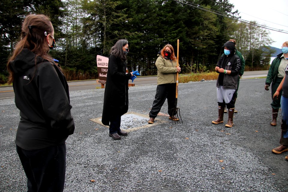 tlingitpotatoharvest-TongassNF-2020012-001