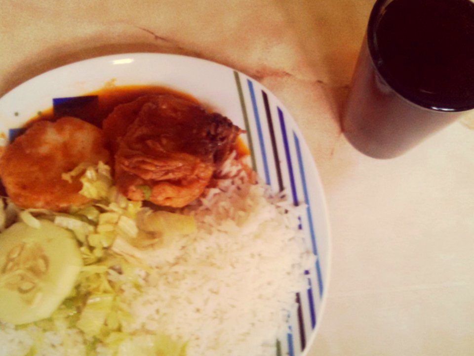 Adobo de pollo y refresco
