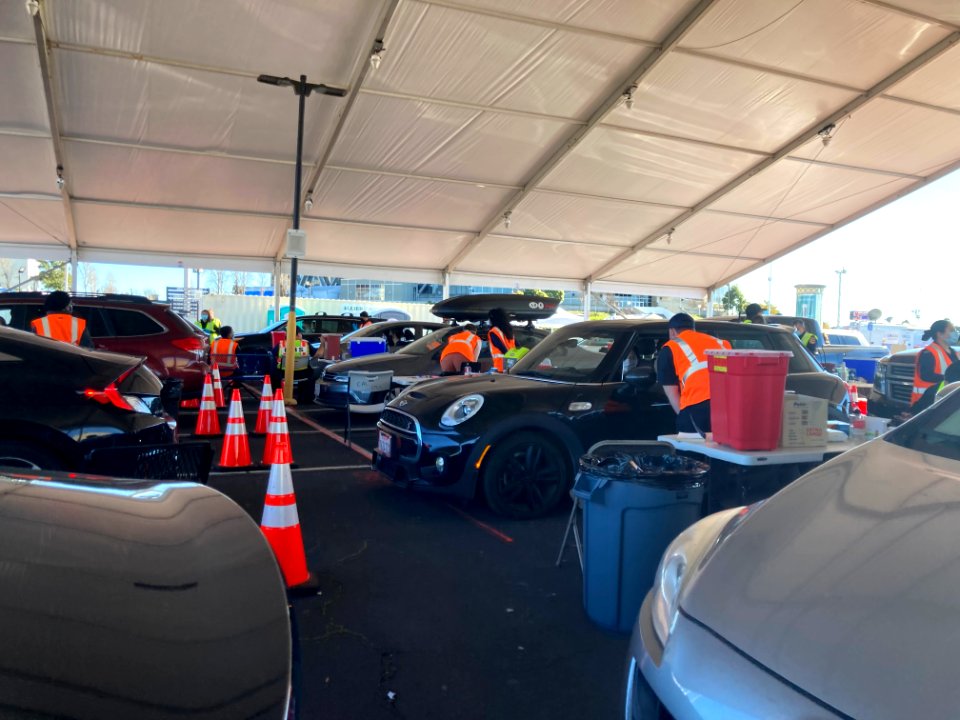 vaccinesite-oakland-20210225-005