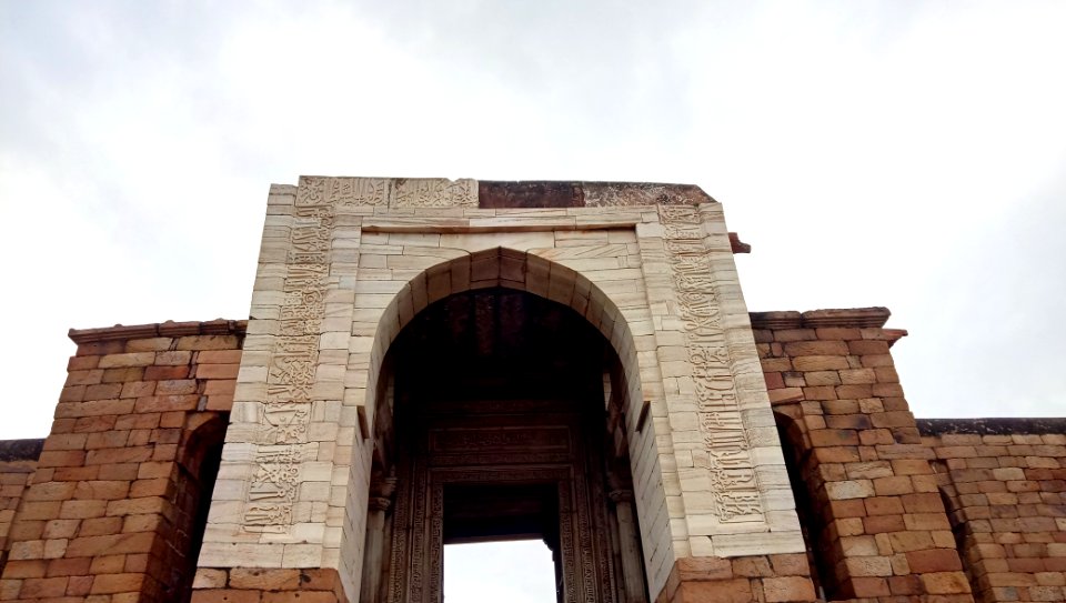 Sultangarhi tomb