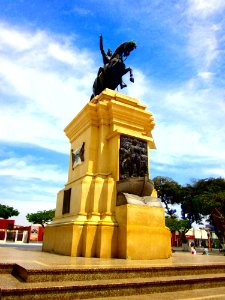 Monumento en la Plaza de Armas de Pisco photo