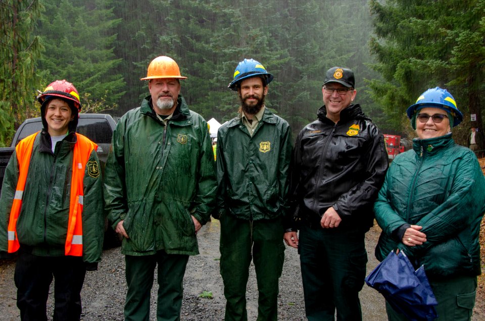 20181119-FS-WillametteNF-group-shot-rain-cc-KB-003