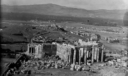 Θέα από τα Προπύλαια προς το Αστεροσκοπείο. photo