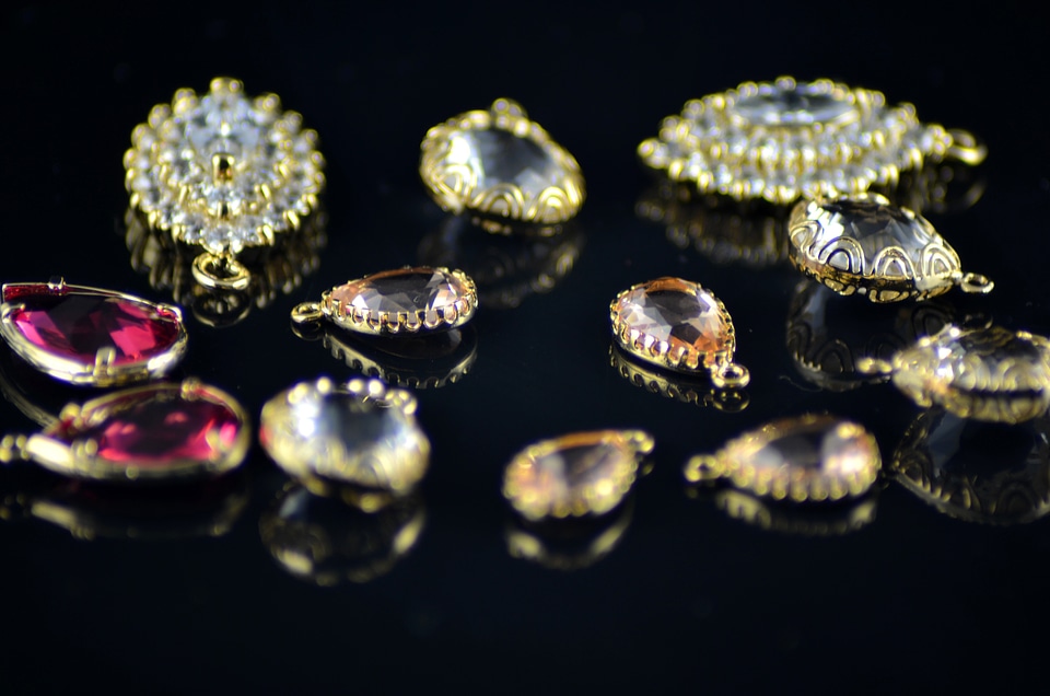 The jeweler gemstones golden