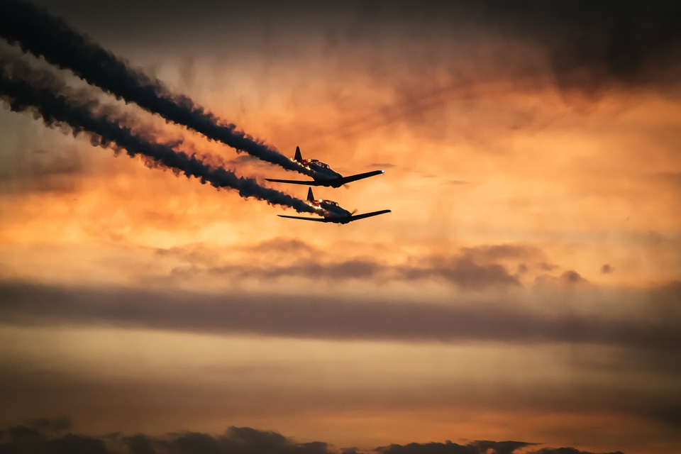 Airplanes soaring fly