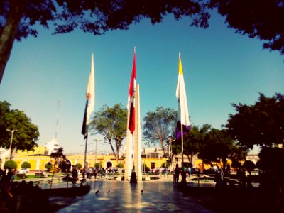 Plaza Mayor de Ica, con sus tres banderas photo