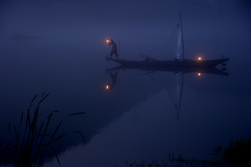 Dark fishing light