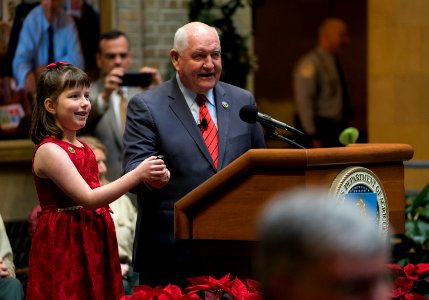 20181204-FS-SecPerdueCapXmas-TEF-018