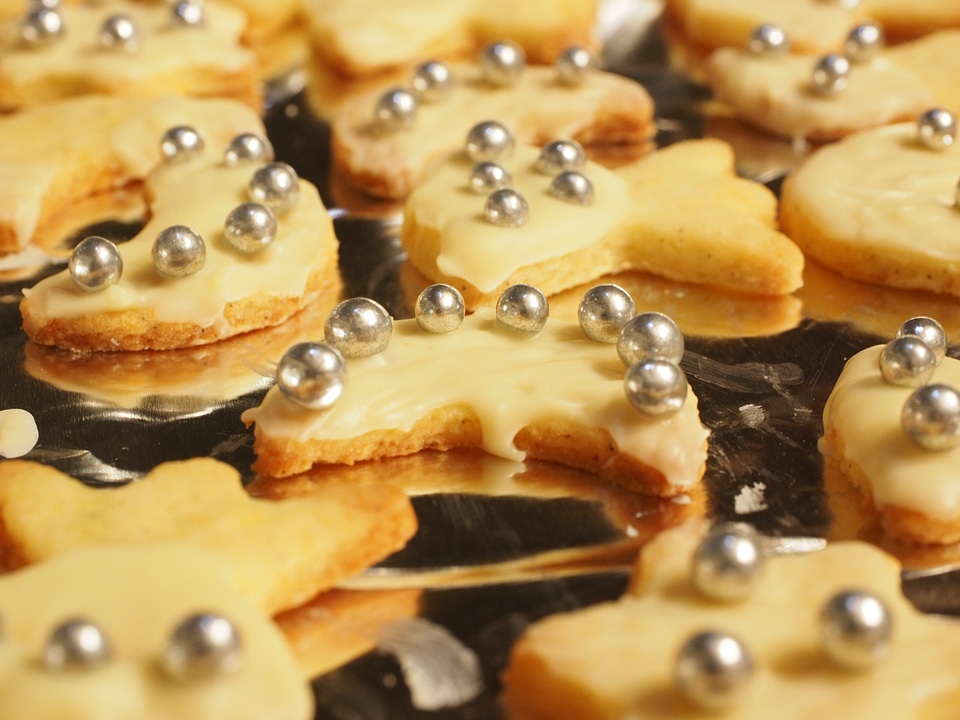 Christmas cookie cutter bake
