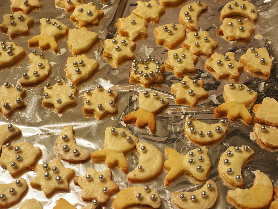 Christmas cookie cutter bake