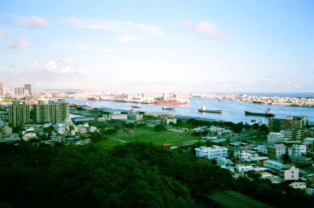 鳥瞰高雄港與高雄市鐵道公園