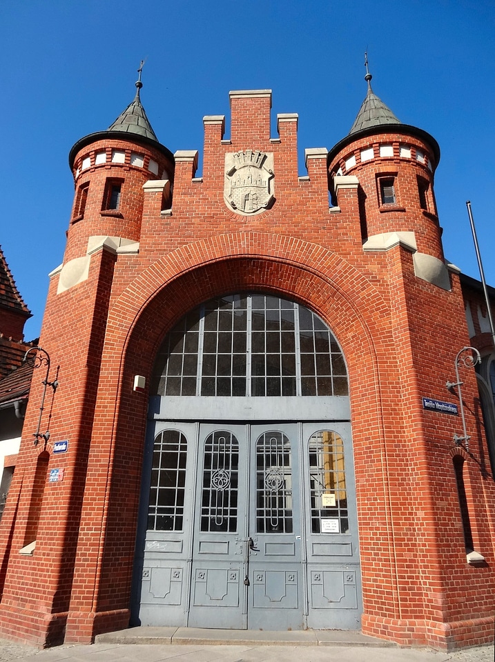 Door building gate