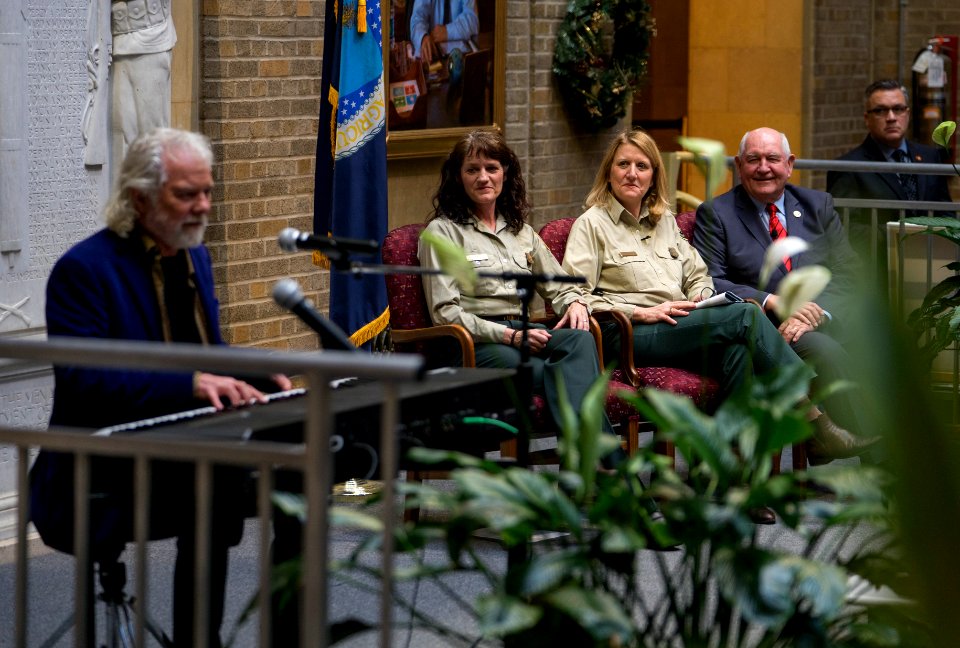 20181204-FS-SecPerdueCapXmas-TEF-020