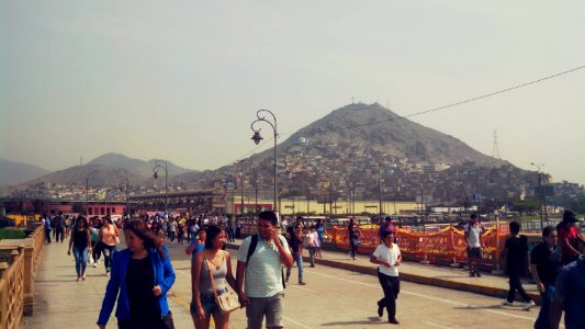 El lejano cerro San Cristóbal