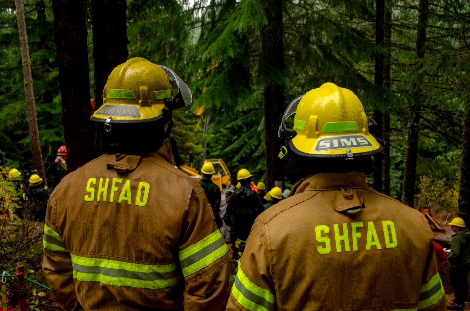 20181119-FS-WillametteNF-fire-fighters-watching-KB-001