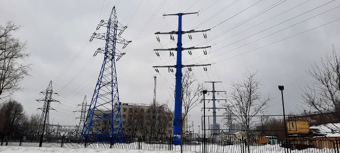 110 and 220 kV transmission lines on Kashirskoye highway in Moscow