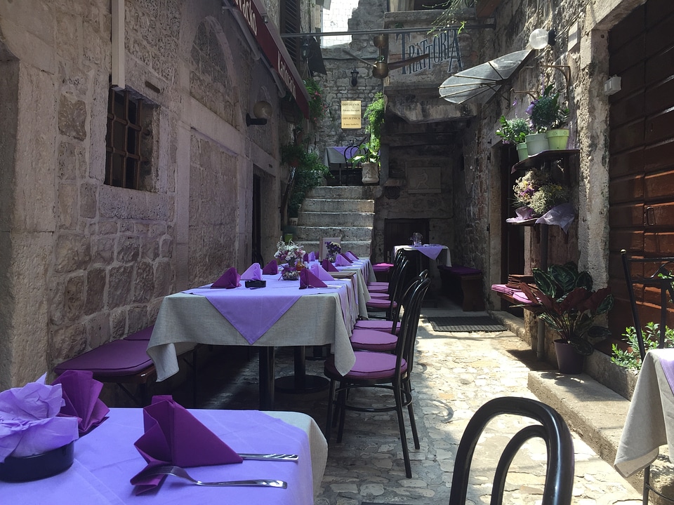 Lunch italian restaurant romance