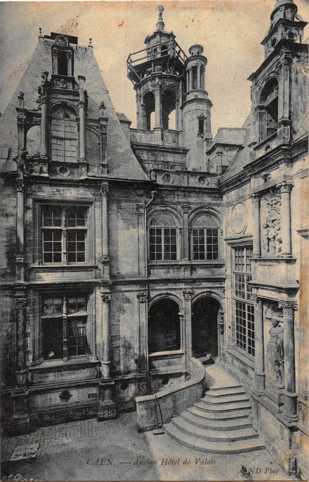CAEN - ANCIEN HOTEL DE VALOIS