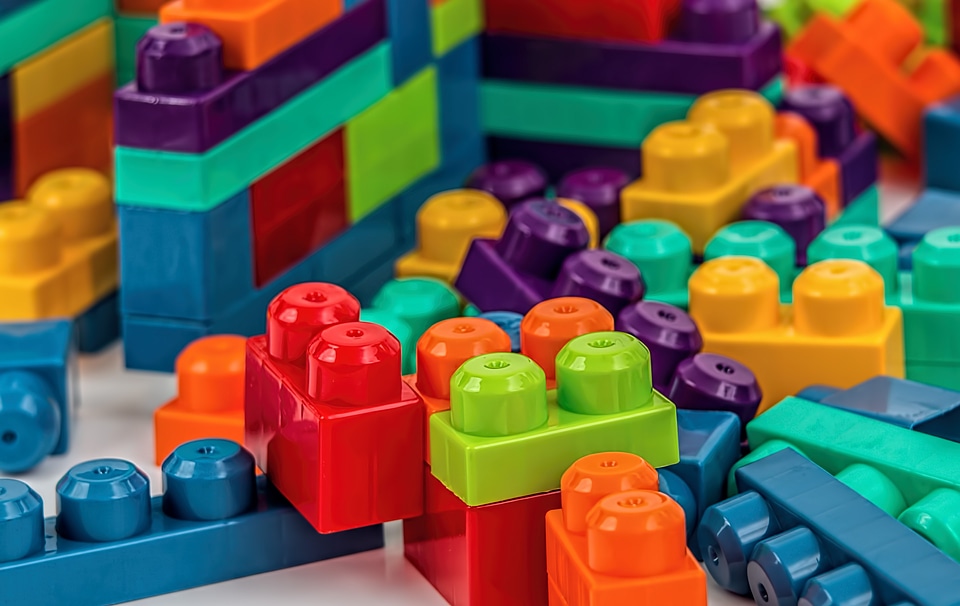 Construction play toy