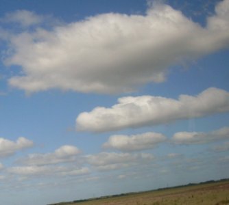 Nubes de las afueras photo