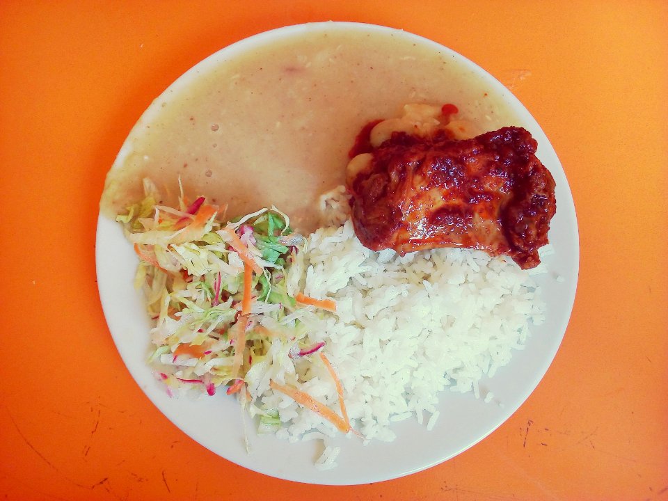 Adobo de pollo con pallares y arroz