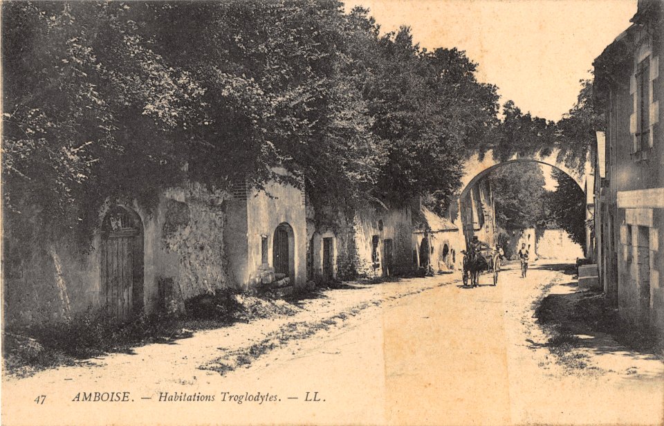 47 AMBOISE - HABITATIONS TROGLODYTES