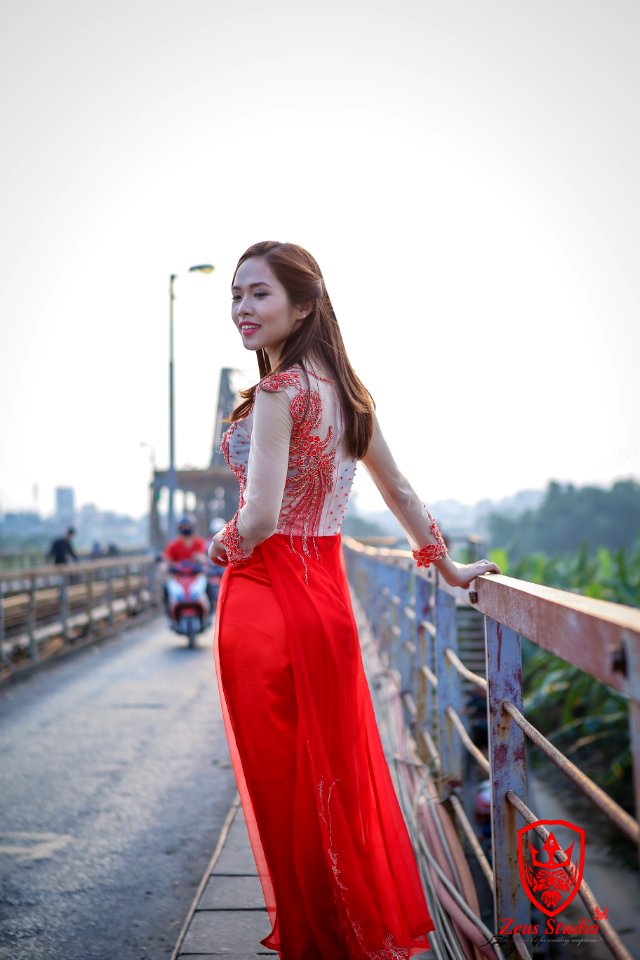 Áo dài cầu Long Biên zeus studio