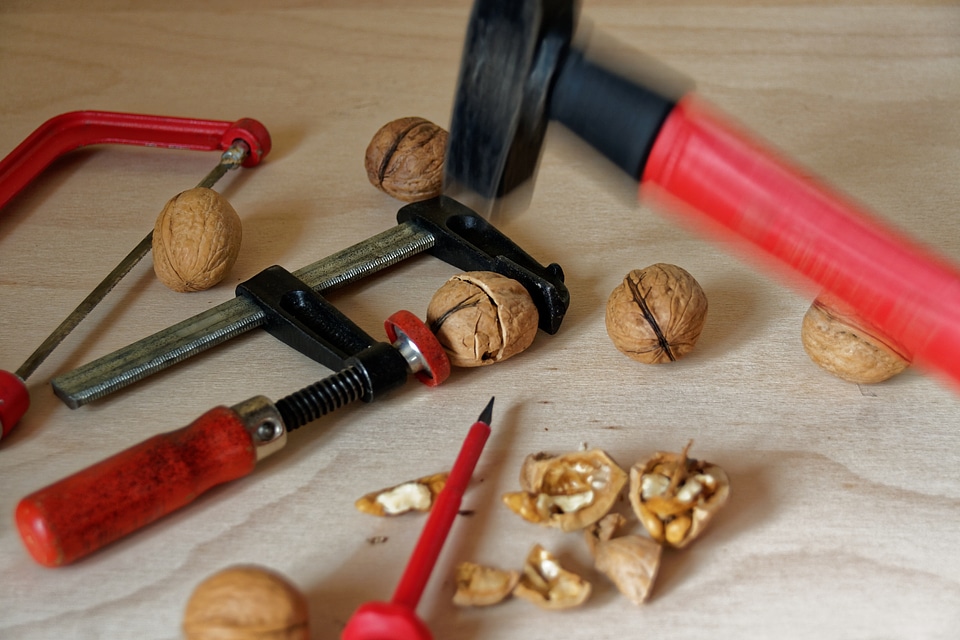 Screwdriver saw nuts