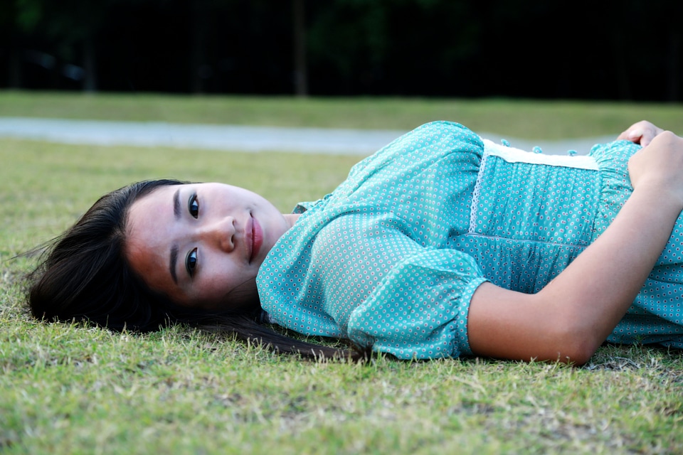 Grass woman shot from the side