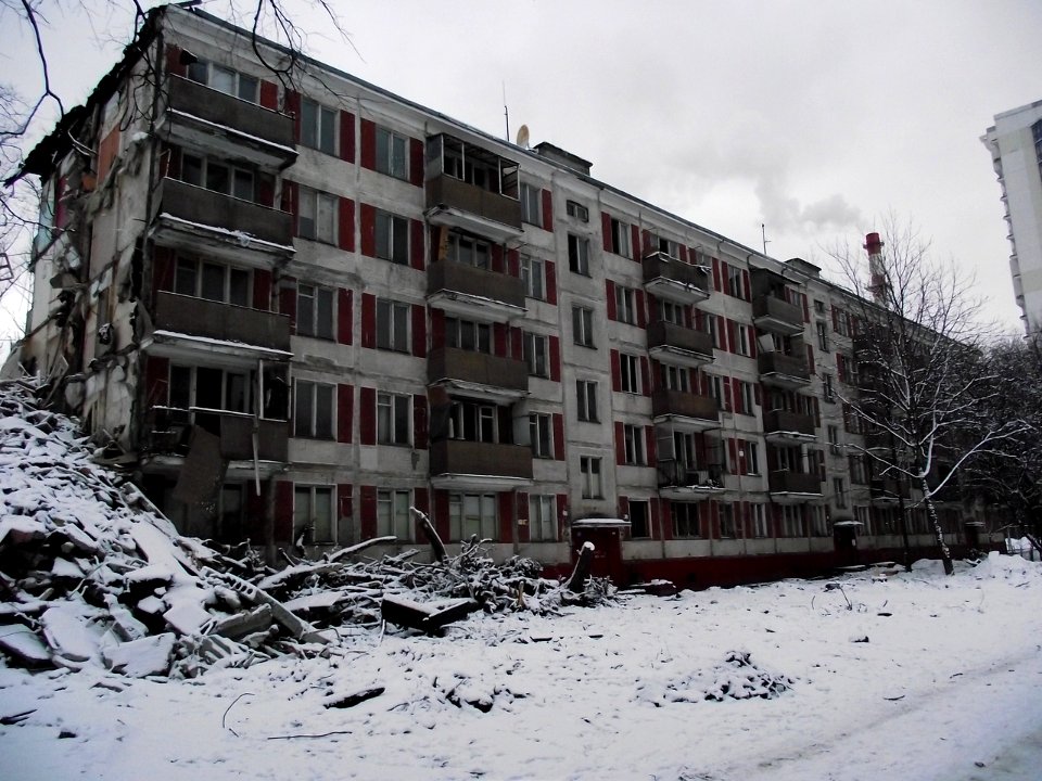 demolition of a five-storey house on Gerasim Kurin Street in fili Davydkovo