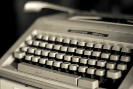Antique typewriter 골동품 타자기