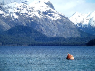 Montañas y Lago photo